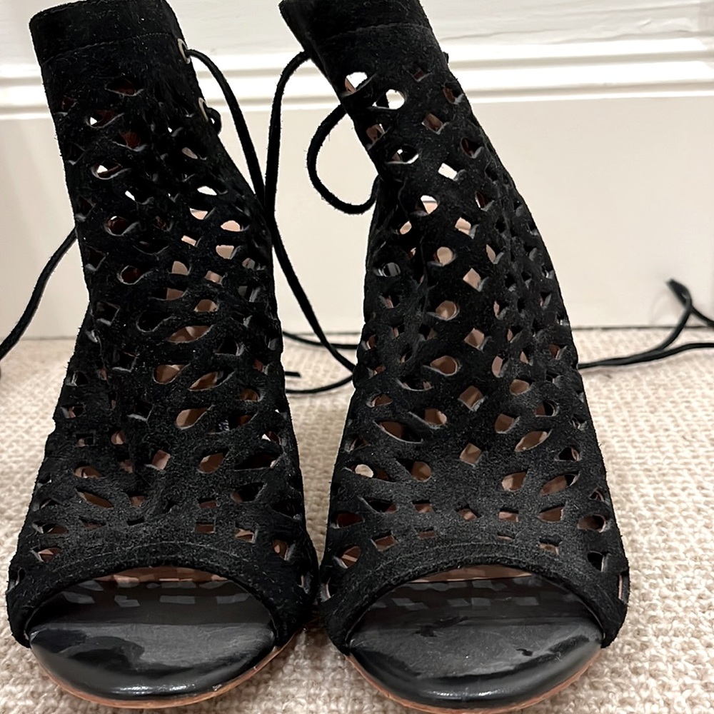 Cute size 8.5 Joie heels